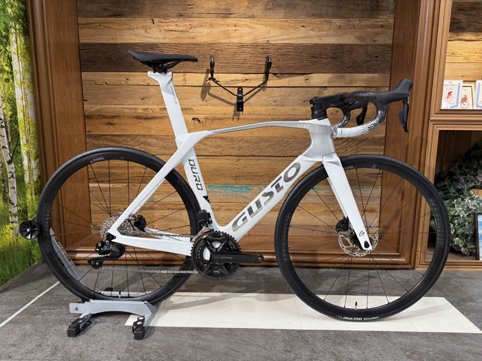 2025_gusto.duro_.evo_.sport_white_002