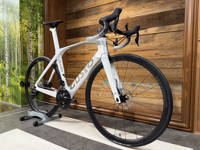 2025_gusto.duro_.evo_.sport_white_003